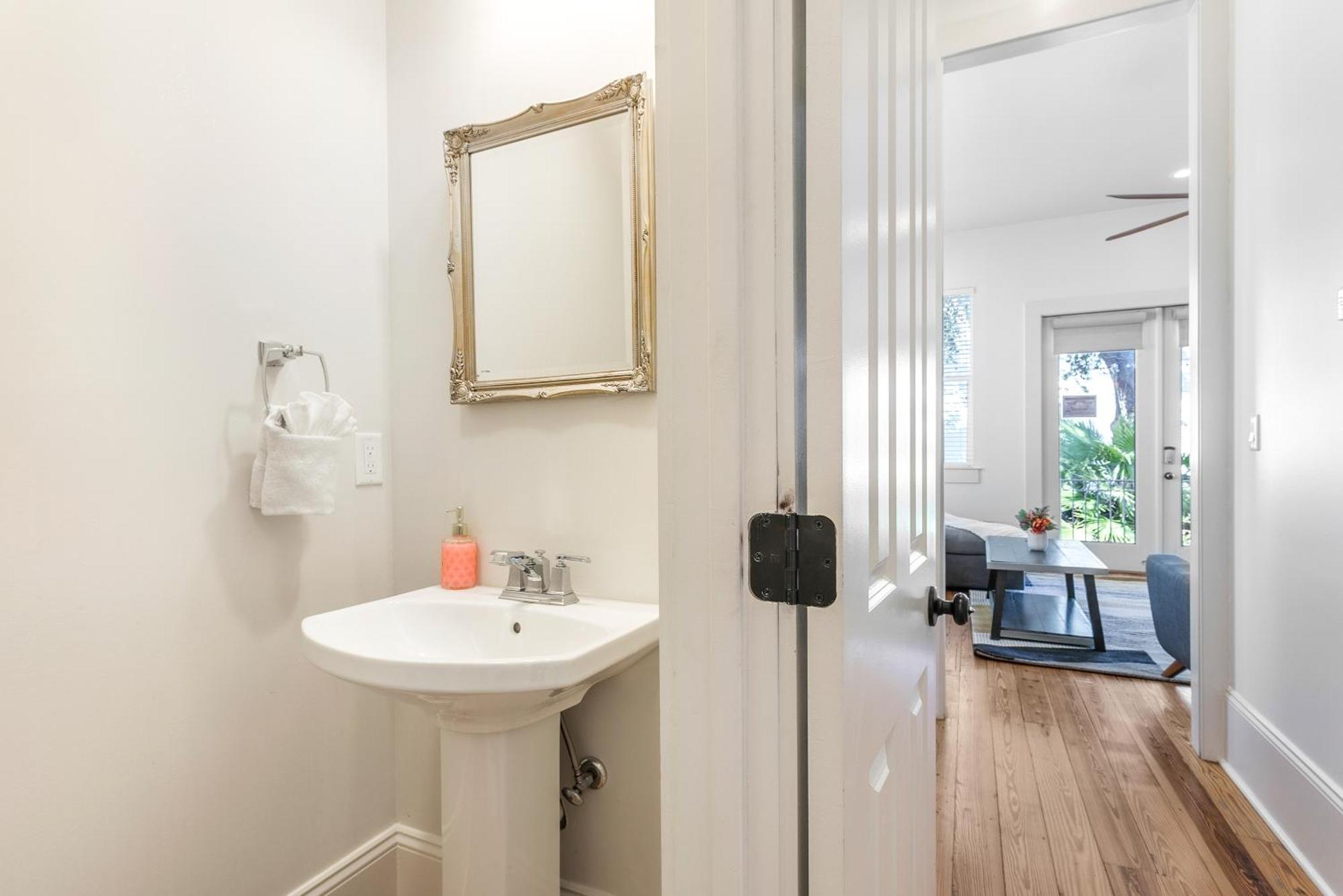 Amazing 3Br Cottage Off St Charles With Pool ニューオーリンズ エクステリア 写真